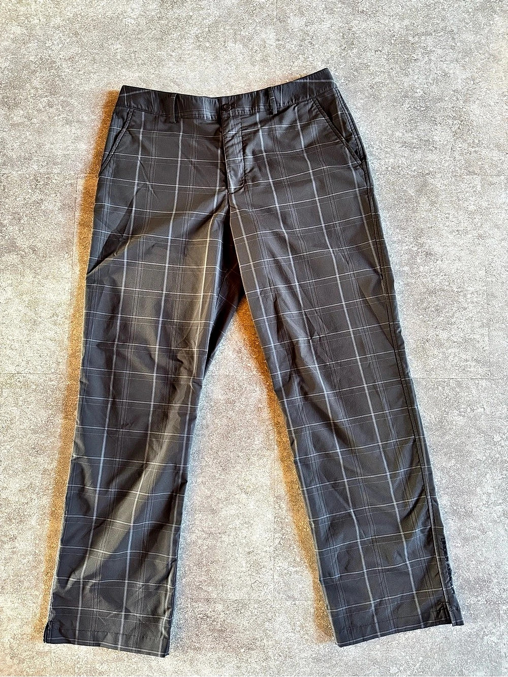 Under Armour Match Play Men’s Gray Plaid Golf Pants Flat Front Stretch Size 34